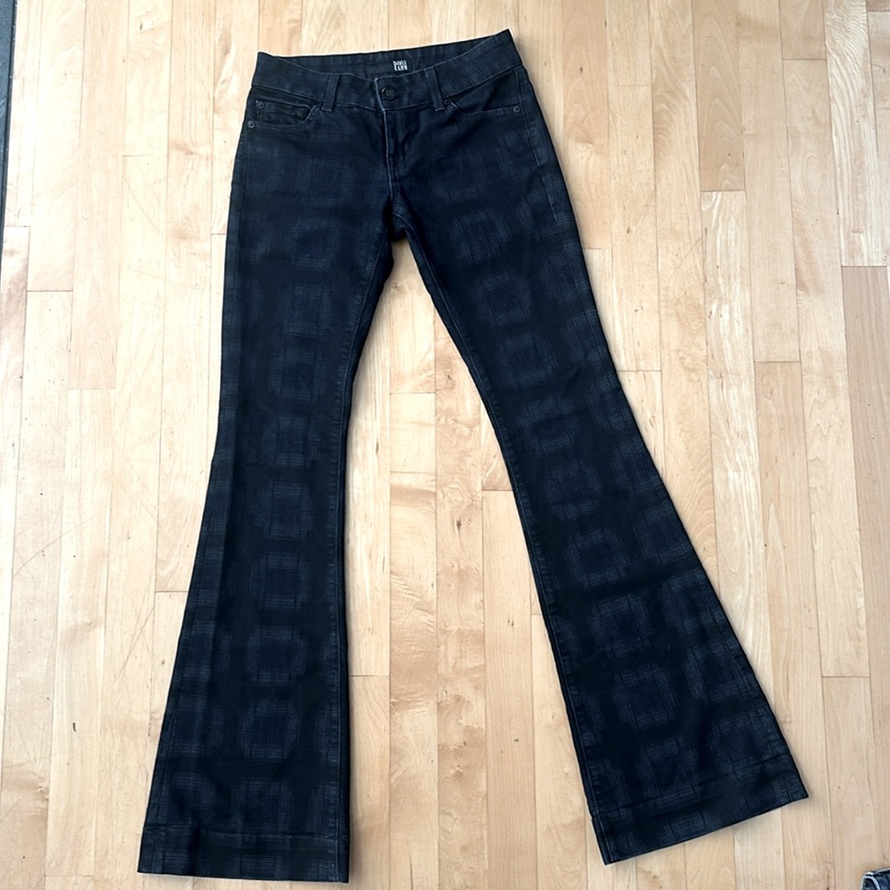 NWOT David Kahn jeans. 25 x 33 1/2.